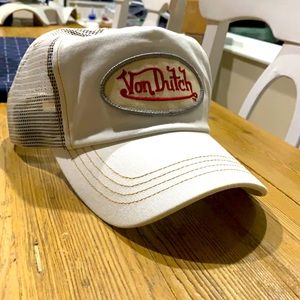 Von Dutch hat white and gray